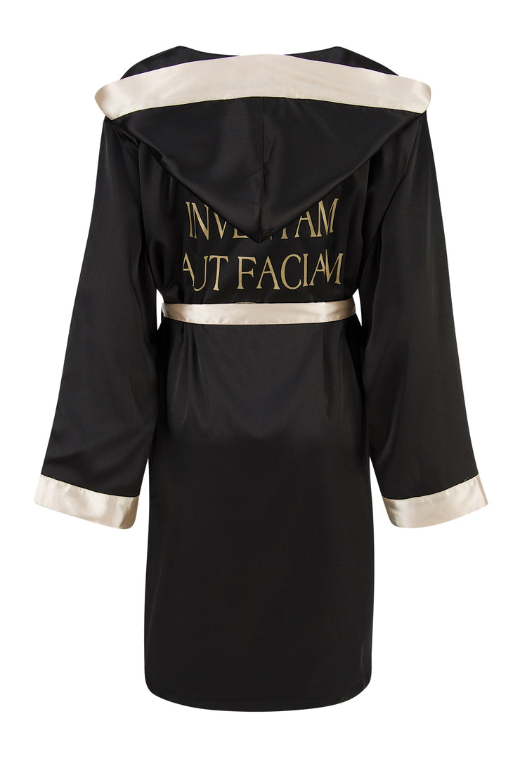 Robe en satin doré noir pour homme